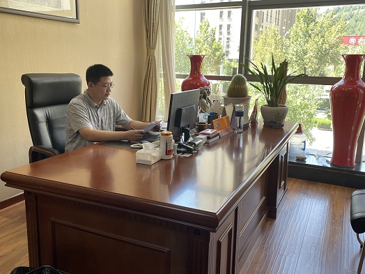 总经理孔令龙工作照